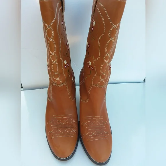 Seychelles Tan Heeled Boots with Floral Embroidery 9 - Picture 3 of 9